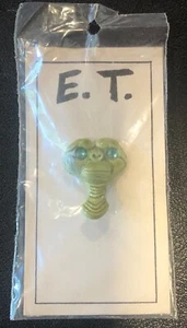 E.T. Extra Terrestrial Original VINTAGE Movie Pinback Brooch w/Jade Emerald Eyes - Picture 1 of 3