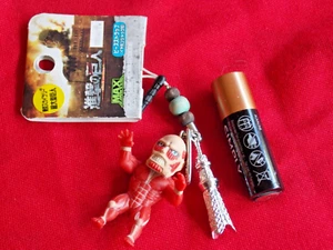 ⭐ Attack on Titan Tokyo Skytree Correa de cuentas figura Auricular Jack Accesorio Anime - Imagen 1 de 4