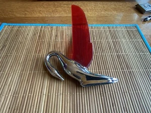 Vintage Chrome Red Winged Swan Hood Ornament. - Bild 1 von 4