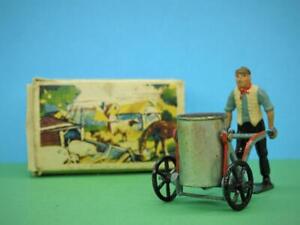 BRITAINS BOXED 1948 LEAD FARM No.5034 MAN WITH TANK ON WHEEL CARRIER