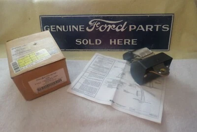 NUEVO OEM 97-2002 Ford Expedition cinturón de seguridad trasero centro hebilla izquierda/retractor #908 Foto 1 de 4