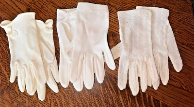 Tres juegos de guantes elegantes blancos vintage para niños Foto 1 de 4