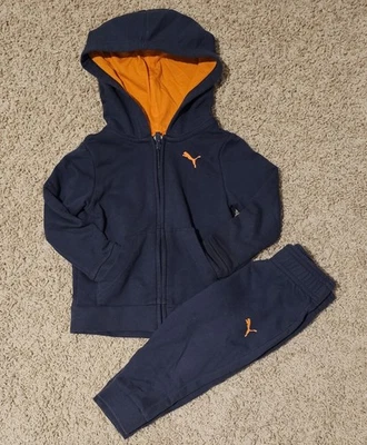 Conjunto de 2 piezas de sudadera con capucha y cremallera completa Puma para niños pequeños en azul marino talla 2T Foto 1 de 3