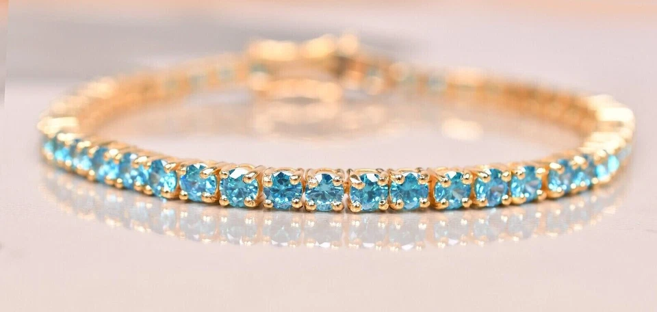 Brazalete de tenis redondo de topacio azul creado en laboratorio de 8 quilates para mujer enchapado en oro amarillo de 14 k Foto 1 de 4