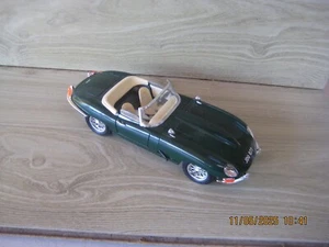 JAGUAR   E TYPE   1961     1/18    by   BURAGO    ( Loose  ) - Picture 1 of 3