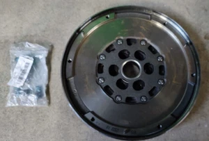Dual Mass Flywheel Fits Vauxhall Antara 2.0CDTi/Chevrolet Captiva 2.0D 415032210 - Picture 1 of 4