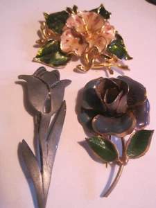 VTG LOT OF 3 FLORAL ENAMEL/PEWTER BROOCHES/PINS - Picture 1 of 1