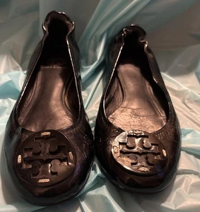 Zapatos planos de ballet de viaje Minnie de cuero negro con estampado Tory Burch para mujer 8 - Imagen 1 de 5
