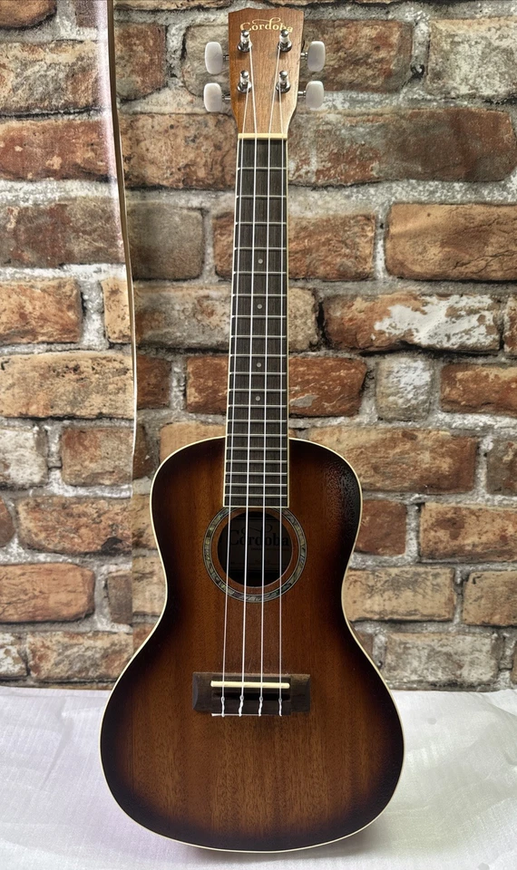 Ukelele de concierto Córdoba 15 cm - Caoba Foto 1 de 4