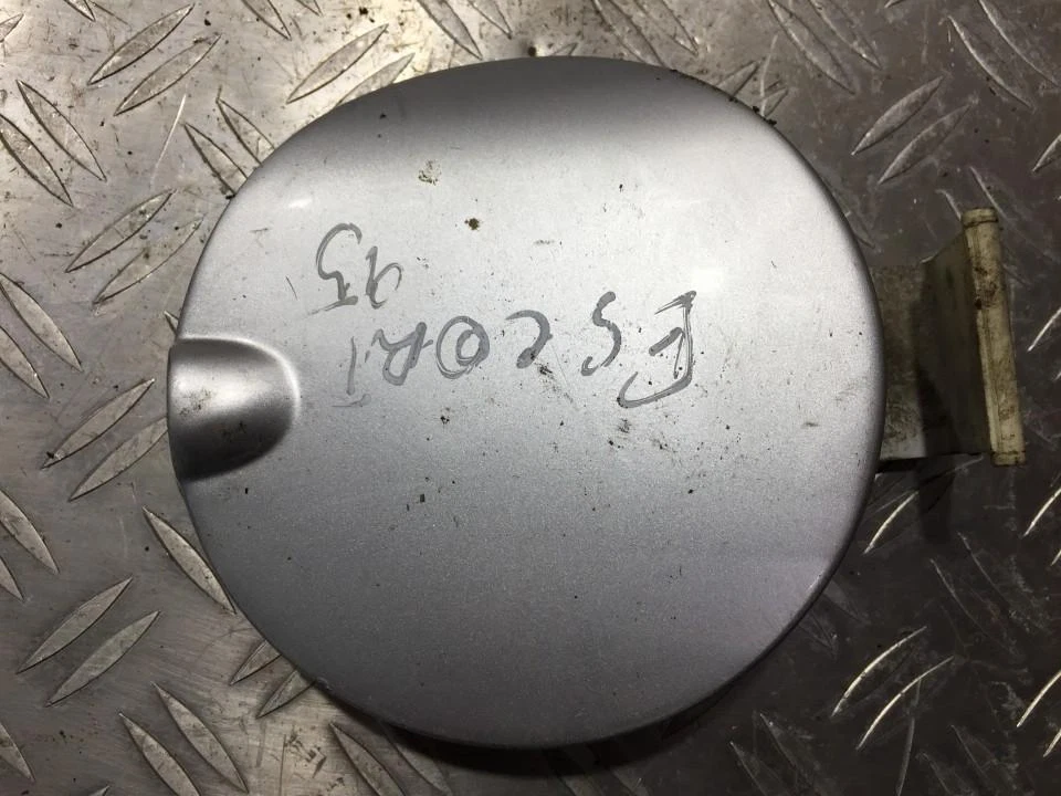 Ford Escort 1995 Puerta de combustible Tapa de tanque (FLAPA DE LLENADO DE COMBUSTIBLE) U #177452-93 Foto 1 de 1