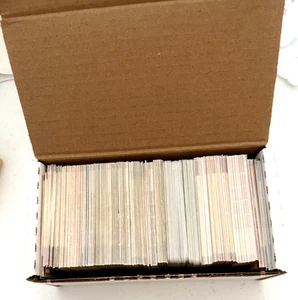 Aproximadamente 500 tarjetas en miniatura D & D SOLO todas las tarjetas STAT comunes y poco comunes - Imagen 1 de 1