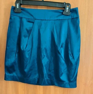 Minifalda Forever 21 azul satinado talla mediana  - Imagen 1 de 5