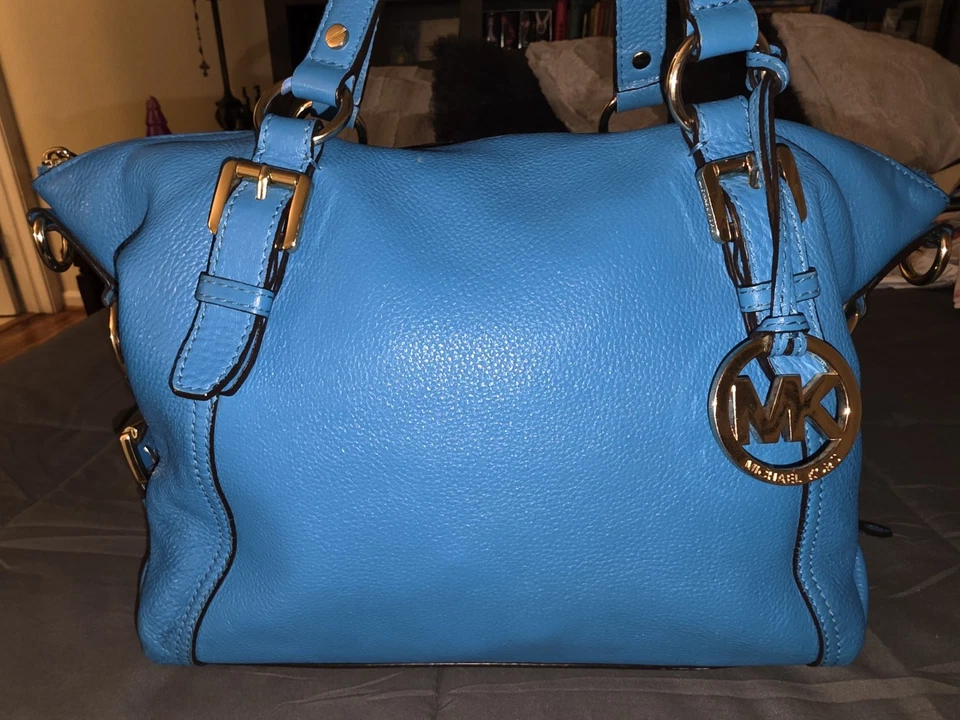 💙 Bolso Cartera Para Mujer Michael Kors Azul Turquesa Cuero Guijarro Herrajes Dorados  Foto 1 de 4