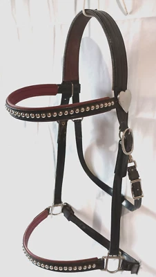 Halter de caballo manchado negro con relleno borgoña, rosetas de corazón, ¡BONITO!! Foto 1 de 4