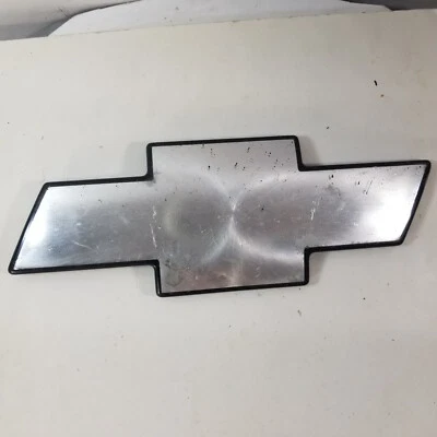 99-02 Chevrolet Silverado 00-06 Tahoe Suburban parrilla delantera bisel 15706324 Foto 1 de 4