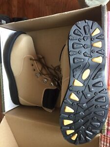 Men's Froggs Fly Fishing Wading Shoes Size 13, multi-cleat Khaki NIB with tags