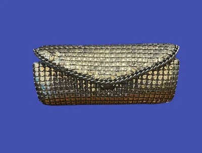 Estuche con soporte para lápiz labial de malla plateada con espejo cierre a presión de metal de colección años 50 60 Foto 1 de 4