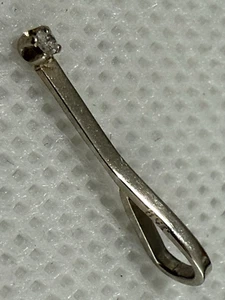 Beautiful 9k 375 White Gold Natural White F/VS Diamond Key Shaped 19mm Pendant - Picture 1 of 23