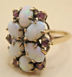 Anillo de cóctel grueso vintage de oro amarillo de 9k rubí y ópalo talla M - Imagen 1 de 5