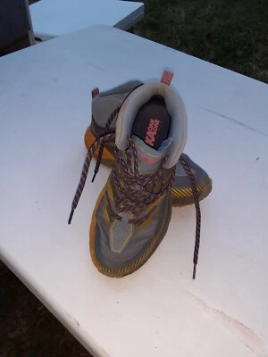 Zapatos de senderismo Hoka One One Speedgoat Mid 2 GTX Gore-Tex para mujer 8,5 amarillos Foto 1 de 4