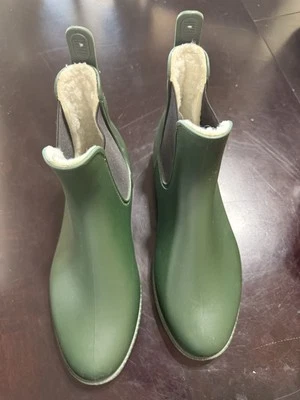 Botas de lluvia Chelsea verdes St. John's Bay talla 9M forradas para mujer Foto 1 de 4