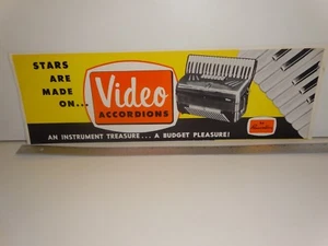 Acordeón de video vintage Pancordion 22,5"" X 7 1/4"" letrero impreso publicitario RARO - Imagen 1 de 9