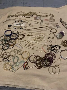 Vintage/Modern Large Mixed Jewelry Lot Estate - Picture 1 of 20