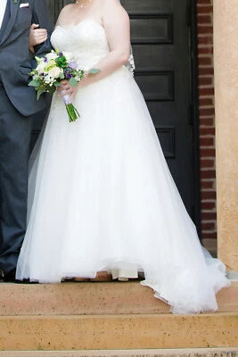 Stella York Tulle Princess Style Ivory Wedding Dress #6098 – size 14 & veil - Image 1 of 4