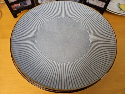 Juego de tres platos de vajilla Pfaltzgraff azul Arlie en relieve de 10,5 pulgadas de diámetro Foto 1 de 4