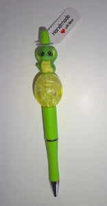 Handgefertigter Cobra Schlange Fidget Stift neongrün süß Büro Geschenk mit Mine - Bild 1 von 3