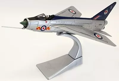CORGI 49402 1/72 ENGLISH ELECTRIC LIGHTNING F2 92 SQUADRON, RAF AEROBATICS TEAM - Image 1 of 3