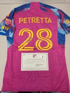 Camiseta de fútbol de la MLS Toronto FC RAOUL PETRETTA #28 firmada partido usada rosa - Imagen 1 de 3