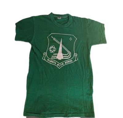 Camiseta De Colección Oficial de la Fuerza Aérea de los Estados Unidos Entrenamiento Escuela Niños Talla M 38-40 Años 60 Foto 1 de 4