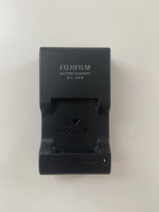 Fujifilm BC-45B U Battery Charger 4.2V 0.55A - Genuine OEM Quality - Picture 1 of 3