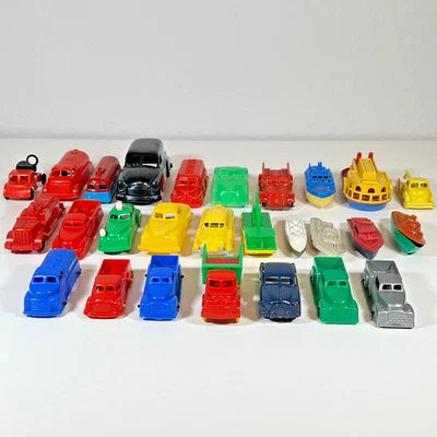 Lote de 27 coches de juguete de plástico vintage años 50-60 camiones barcos - para piezas y reparación Foto 1 de 4