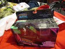 DREAMWORKS MONSTERS VS ALIENS B.O.B. CONTAINMENT CHAMBER w/ MISSILE LAUNCHER NOS