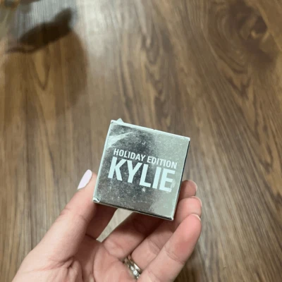 Nuevo en caja Kylie Holiday Edition oro amarillo crema sombra Foto 1 de 4