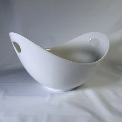 Cuenco para servir de cerámica escultural blanco Strawberry Street moderno mango ovalado Foto 1 de 4