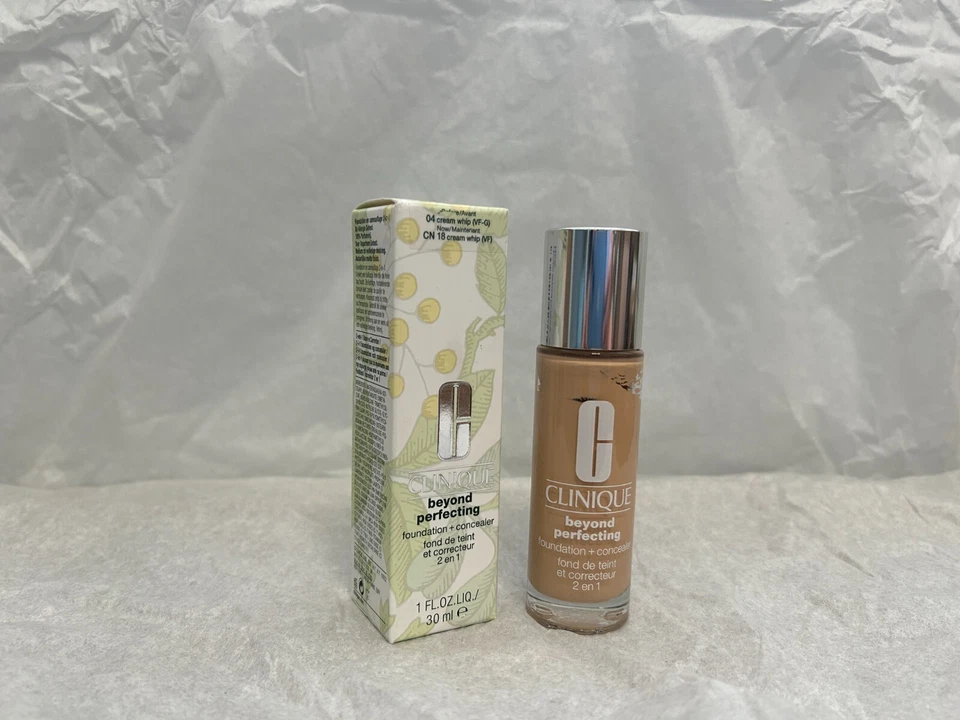 Base Clinique Beyond Perfecting + Corrector CN 18 Crema Batidor - 1 oz/30 ml Foto 1 de 1