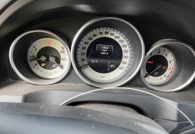 Grupo de medidores de velocímetro OE Clase E 2017 73 k millas Mercedes-Benz Foto 1 de 4