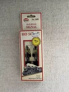 Model Power HO SCALE Lighted Railroad Signal w/ 2 Way Prewired Switch #1681 NEW - Picture 1 of 2
