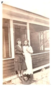 SISTERS OR FRIENDS HUGGING,WISCONSIN DELLS,1920'S.VTG 4.3" x 2.5" PHOTO*7 - Picture 1 of 2
