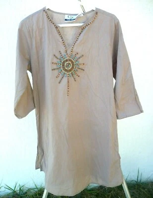 VESTIDO VINTAGE HIPPIE ÍNDIA MADEIRA FRISADA S M 100% ALGODÃO MUDANÇA BEGE SOL CZ COVER UPS  - Imagem 1 de 4