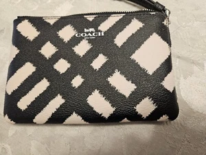 New COACH LEATHER F23715 Wristlet in SVMRW CHALK BLACK Leather MSRP $78 - Picture 1 of 3
