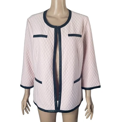 Chaqueta acolchada Joan Rivers para mujer grande rosa imitación cuero ribete negro  Foto 1 de 4