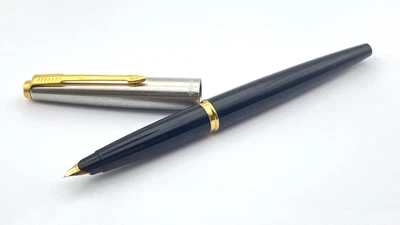 VINTAGE PARKER 45 FOUNTAIN PEN BLACK & CHROME 14K GOLD ITALIC MEDIUM NIB ENGLAND - Image 1 of 4