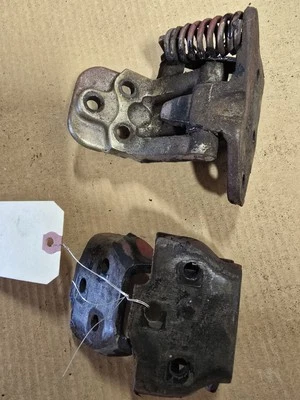 1966 1967 Cutlass Oldsmobile 442 F85 conductor bisagras de puerta inferior superior 66 67 Foto 1 de 3