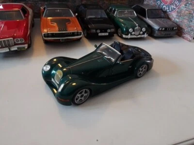 MAISTO PREMIER EDITION 1:18 GREEN MORGAN AERO 8 GC 1 MIRROR NEEDS GLUE. - Image 1 of 4