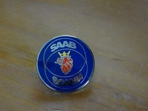 SAAB 900 classic HOOD badge 1982-1993 HATCHBACK ENAMEL AND METAL - Picture 1 of 4