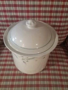 Pfaltzgraff Stoneware April Pattern - Extra Large Canister with Lid - Picture 1 of 1